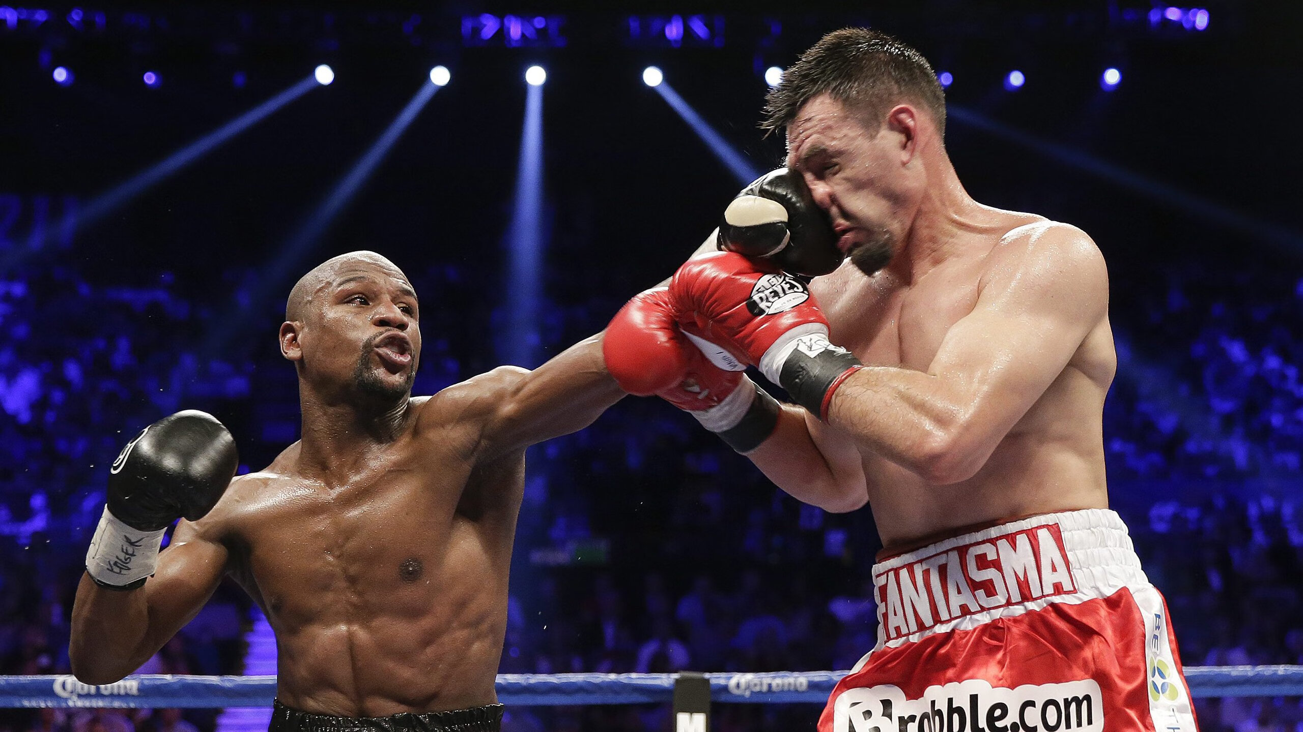 莱谢恩·卡萨斯完美入水引发观众喝彩，莱卡斯昂